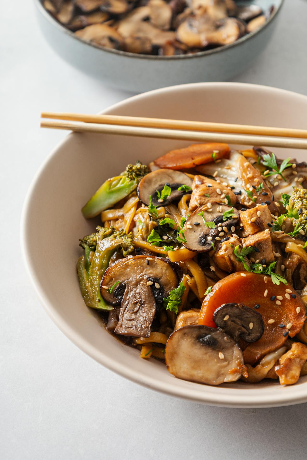 Chicken & Mushroom Veggie Stir-Fry Noodles